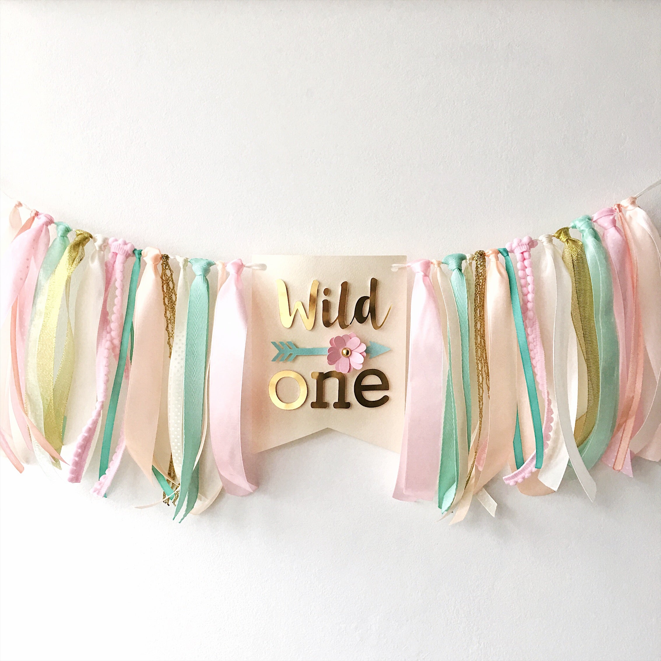 Flower First Birthday Party Decorations: Floral ONE-banner kinderstoel, slinger met wilde bloemen, taarttopper, handgemaakte papieren bloemen - België Flower First Birthday Party Decorations: Floral ONE-banner kinderstoel, slinger met wilde bloemen, taarttopper, handgemaakte papieren bloemen - België