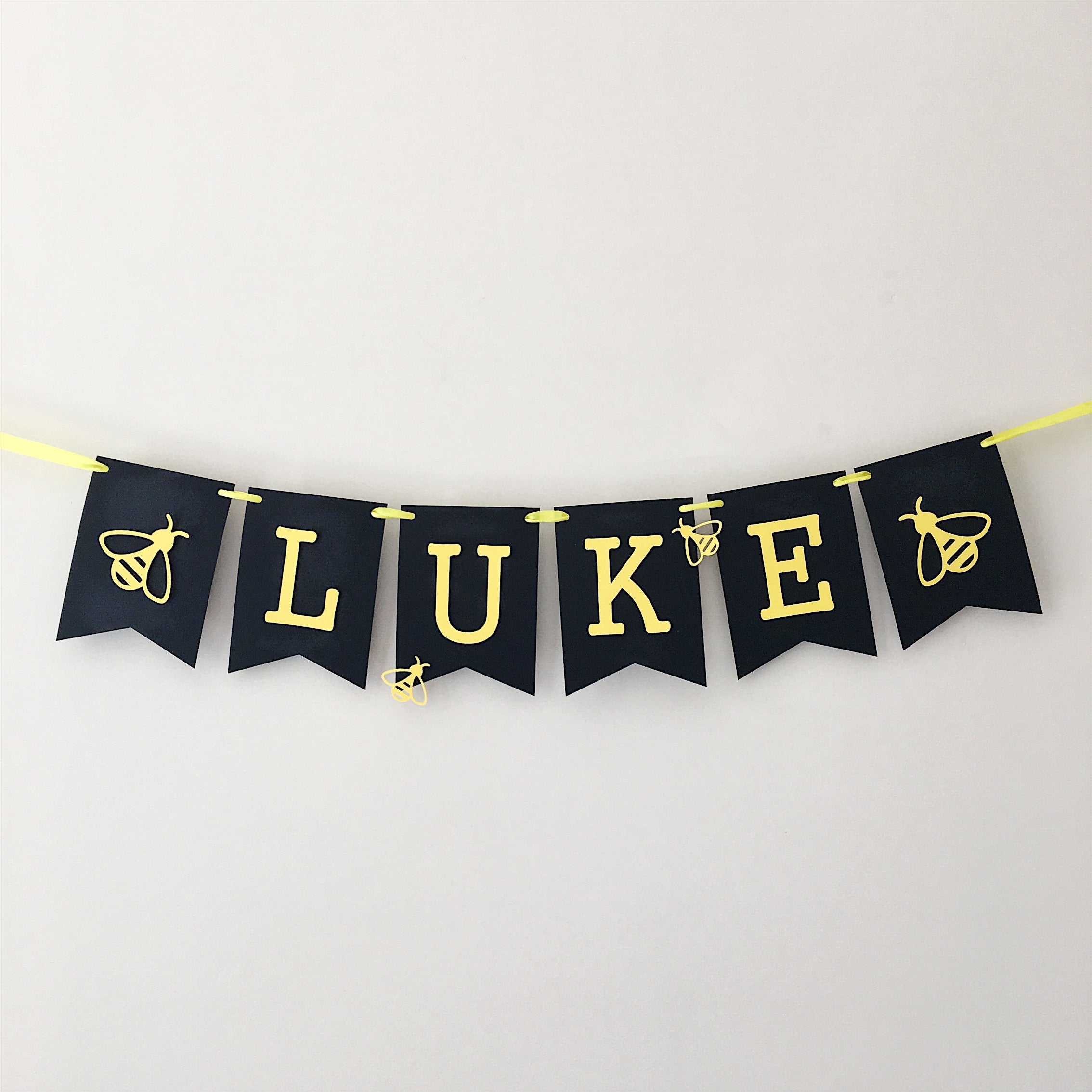 Personalized Name Banner 1 st Birthday Banner Bumble Bee Birthday Party Decoration Baby Shower Photo Shoot Prop Custom Baby Banner Bumble Bee Banner 